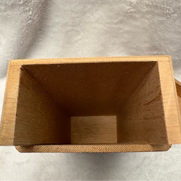 Olor Cigar Box Wood 7.5” Tall, Removable Lid Great Condition Label Intact - Picture 3 of 8